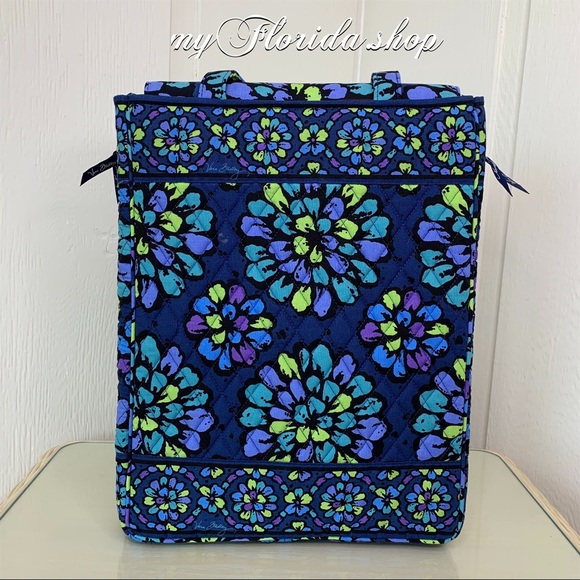 Vera Bradley Handbags - 🔥VERA BRADLEY CROSSBODY🔥